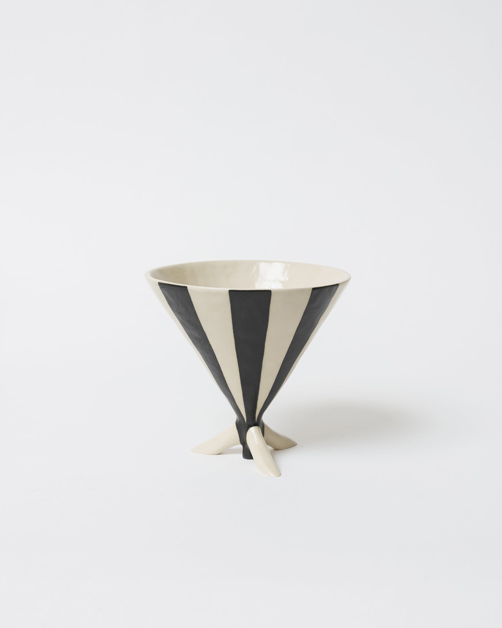 Black and White Tripod Cone Cup